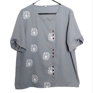 Women's Asymmetrical Light Gray Scoop Neck Short Sleeve Floral Blouse Size XL